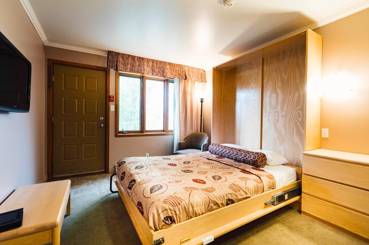 Auberge Harris Saint-Jean-sur-Richelieu Dış mekan fotoğraf