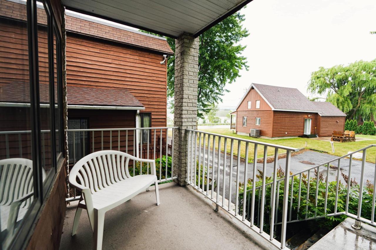 Auberge Harris Saint-Jean-sur-Richelieu Dış mekan fotoğraf