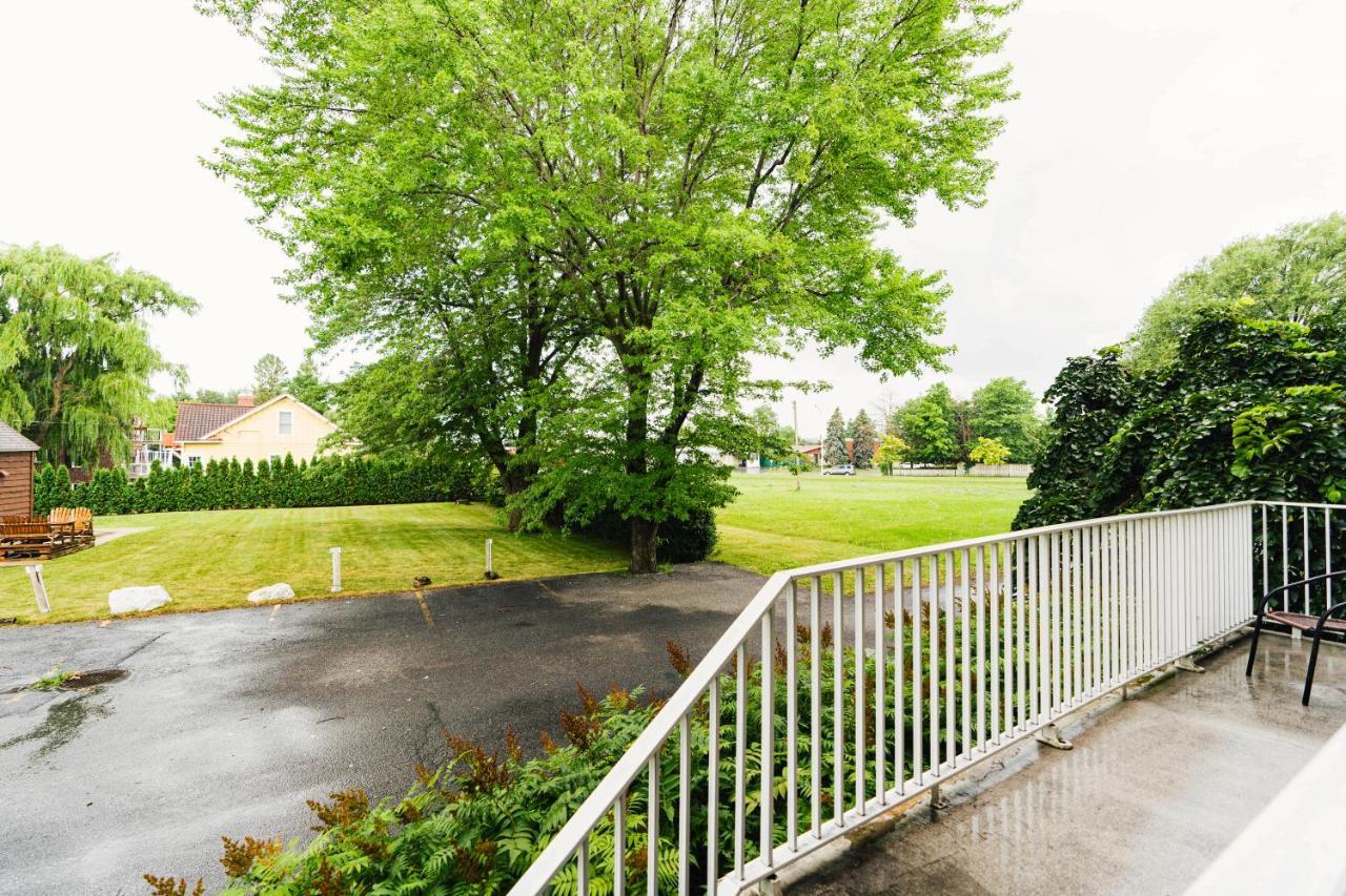 Auberge Harris Saint-Jean-sur-Richelieu Dış mekan fotoğraf