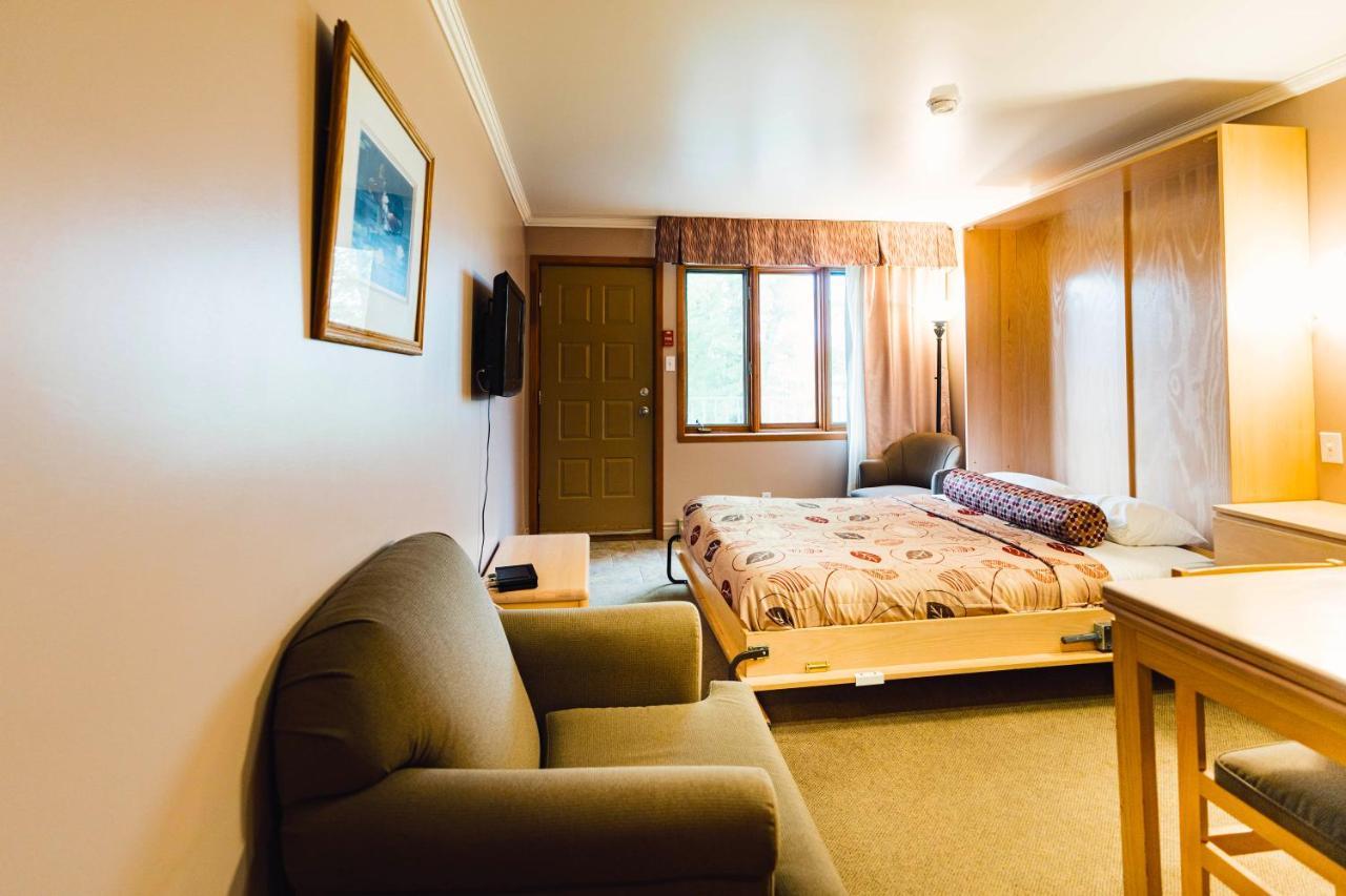 Auberge Harris Saint-Jean-sur-Richelieu Dış mekan fotoğraf