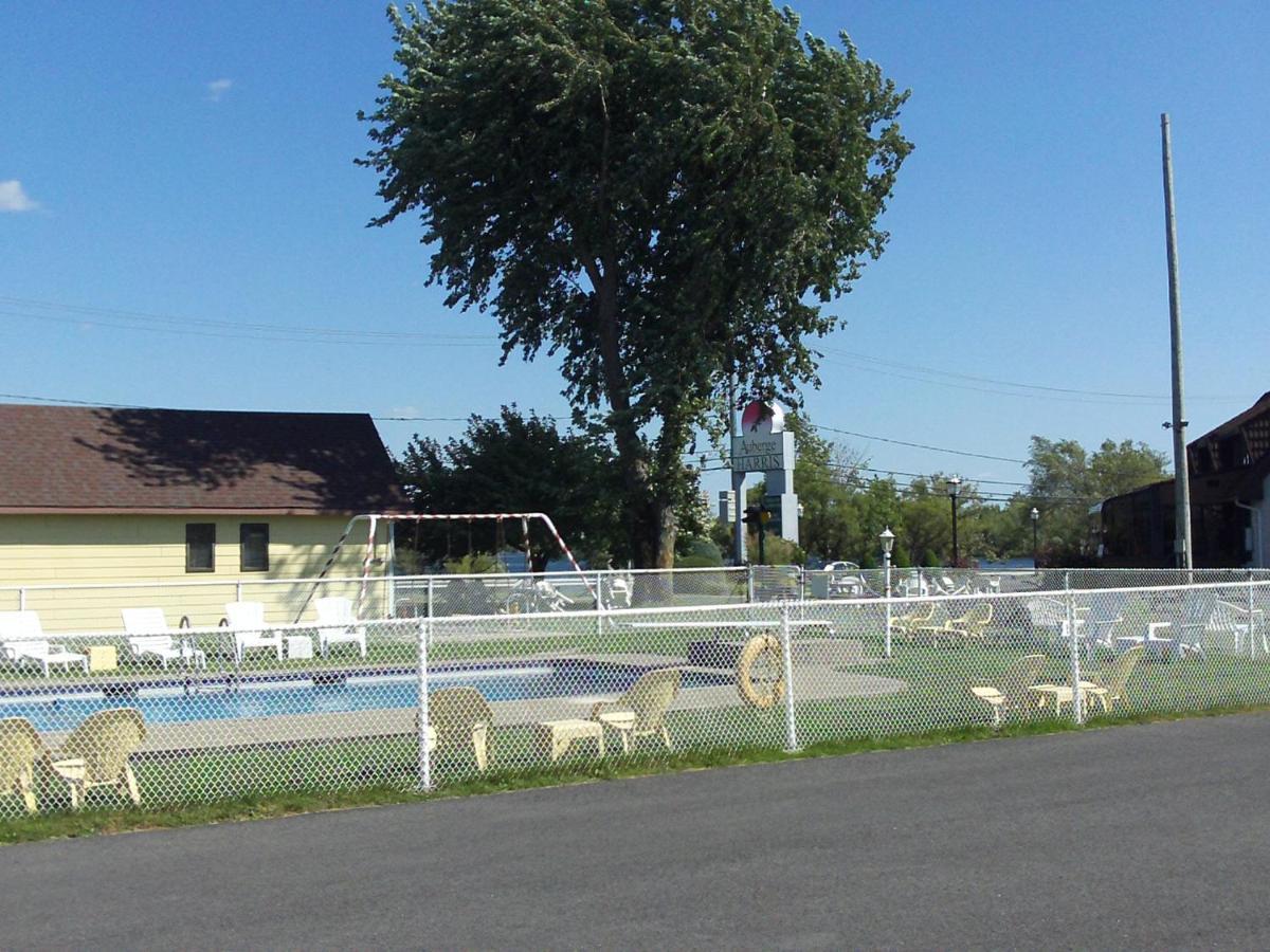 Auberge Harris Saint-Jean-sur-Richelieu Dış mekan fotoğraf