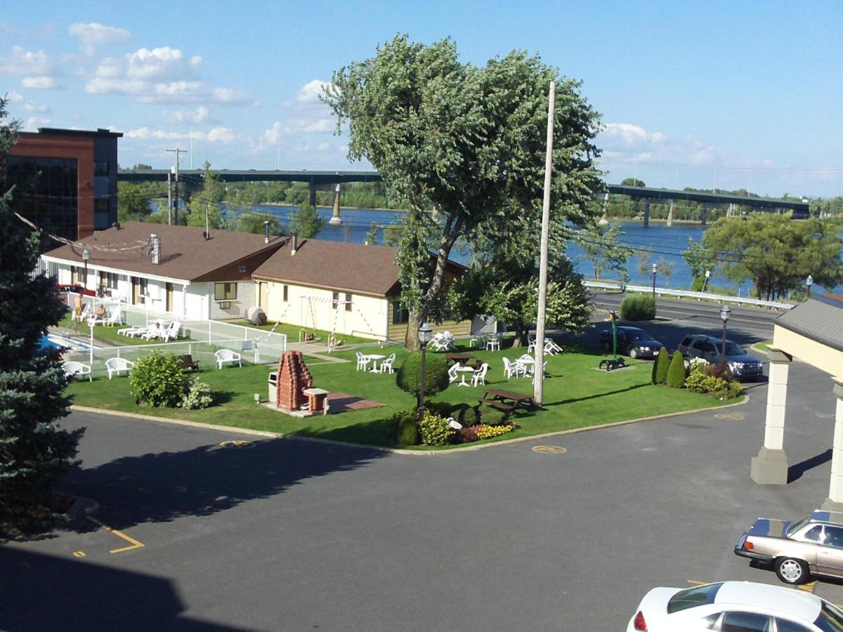 Auberge Harris Saint-Jean-sur-Richelieu Dış mekan fotoğraf