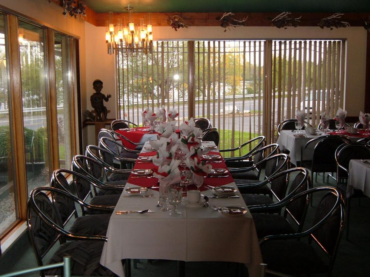 Auberge Harris Saint-Jean-sur-Richelieu Dış mekan fotoğraf