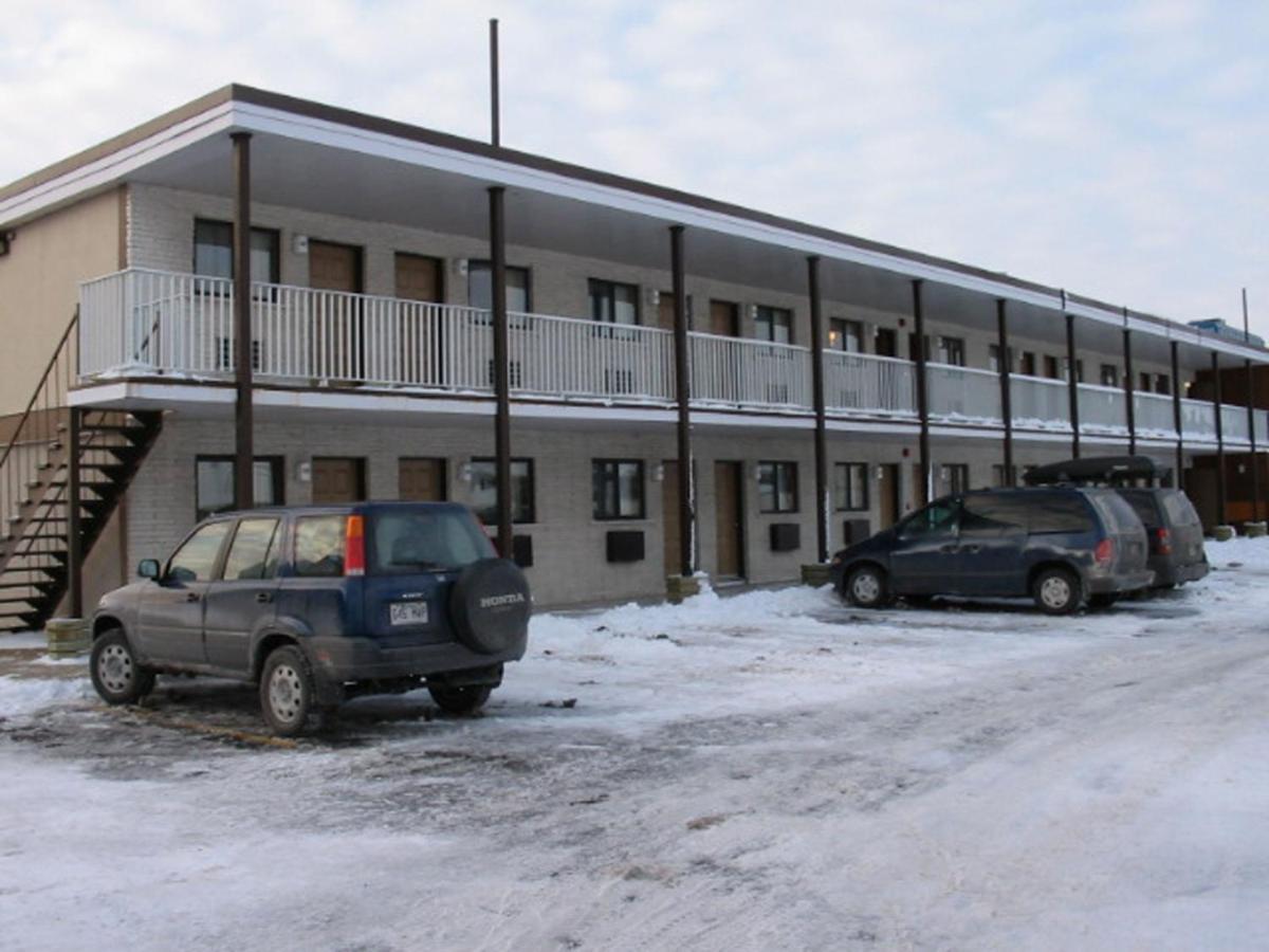 Auberge Harris Saint-Jean-sur-Richelieu Dış mekan fotoğraf