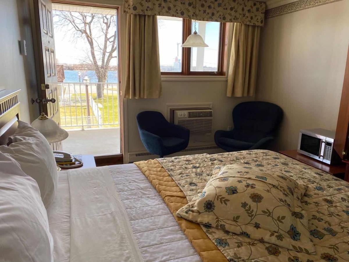 Auberge Harris Saint-Jean-sur-Richelieu Dış mekan fotoğraf